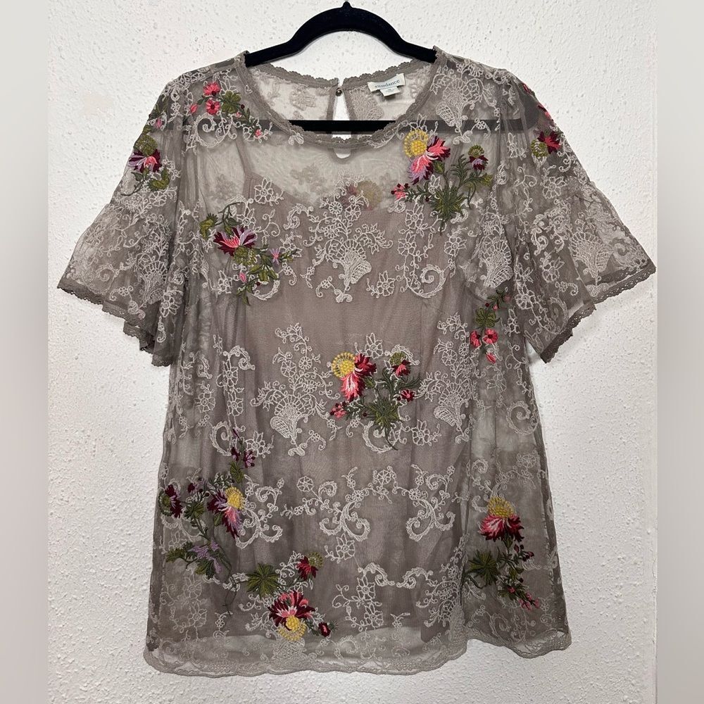 Sundance Gray Lace and Embroidered/Embellished Floral Blouse size Medium